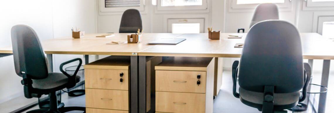 You are currently viewing Biuro na budowie – jak je odpowiednio urządzić?