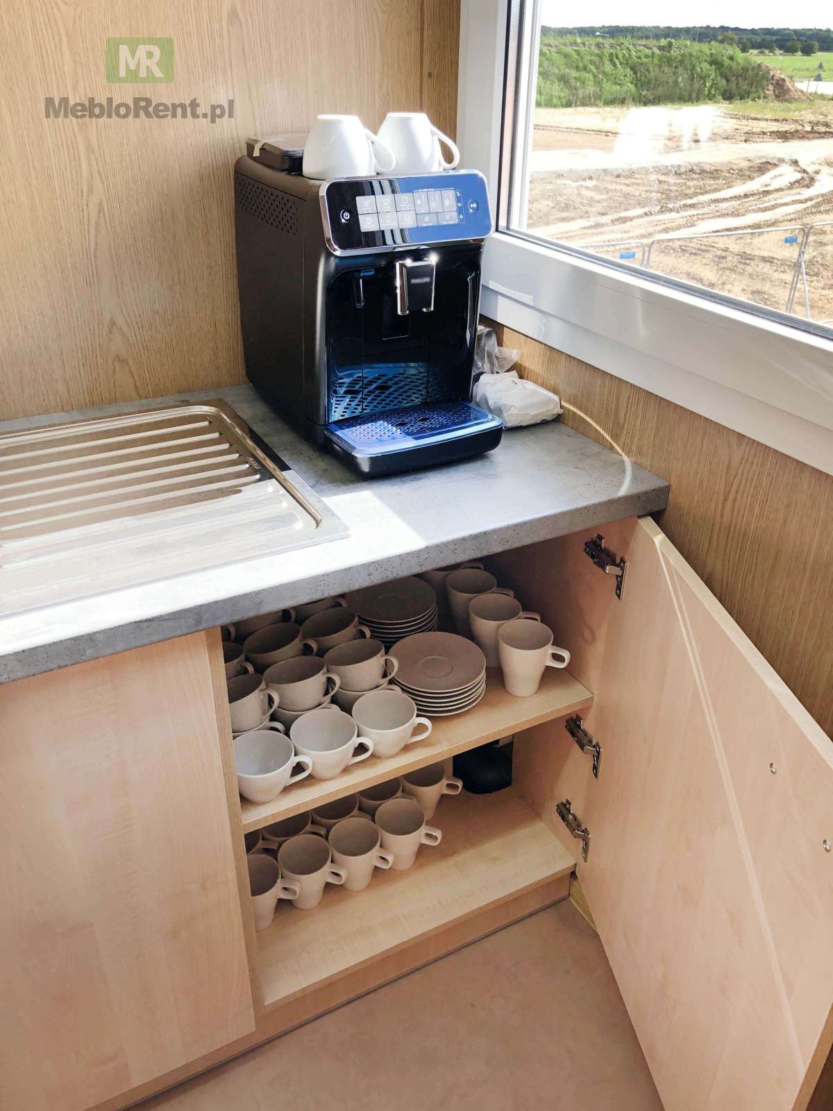 wynajem mebli biurowych